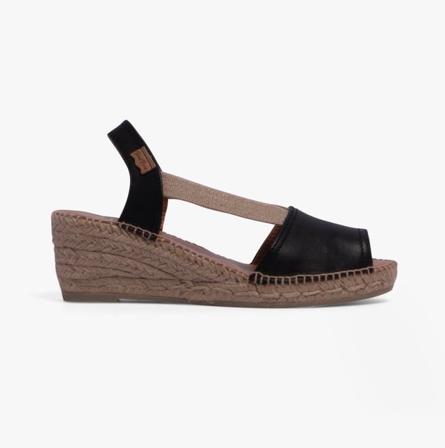 TEIDE-P Womens Espadrille Sandals Black Toni Pons TEIDE-P Womens Espadrille Sandals Black
Upper Material: Leather
Lining Material: Leather
Sole Material: Rubber
Closure/Fastening: Slip-On
Features: Comfort,Breathable
Heel Type: Wedge
Shoe Width: Regular
Item Weight: 1 KG
Heel Height: Low (2.5-4.9cm)
Sandal Style: Sandals
Gift Boxed: No
Product Code: TEIDE-P-BLACK