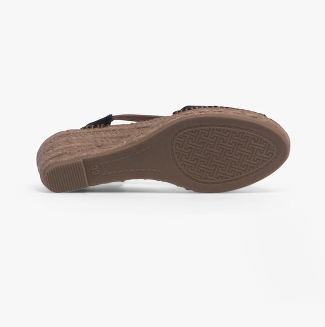TEIDE-P Womens Espadrille Sandals Black Toni Pons TEIDE-P Womens Espadrille Sandals Black
Upper Material: Leather
Lining Material: Leather
Sole Material: Rubber
Closure/Fastening: Slip-On
Features: Comfort,Breathable
Heel Type: Wedge
Shoe Width: Regular
Item Weight: 1 KG
Heel Height: Low (2.5-4.9cm)
Sandal Style: Sandals
Gift Boxed: No
Product Code: TEIDE-P-BLACK