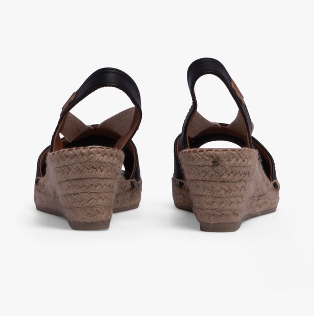 TEIDE-P Womens Espadrille Sandals Black Toni Pons TEIDE-P Womens Espadrille Sandals Black
Upper Material: Leather
Lining Material: Leather
Sole Material: Rubber
Closure/Fastening: Slip-On
Features: Comfort,Breathable
Heel Type: Wedge
Shoe Width: Regular
Item Weight: 1 KG
Heel Height: Low (2.5-4.9cm)
Sandal Style: Sandals
Gift Boxed: No
Product Code: TEIDE-P-BLACK