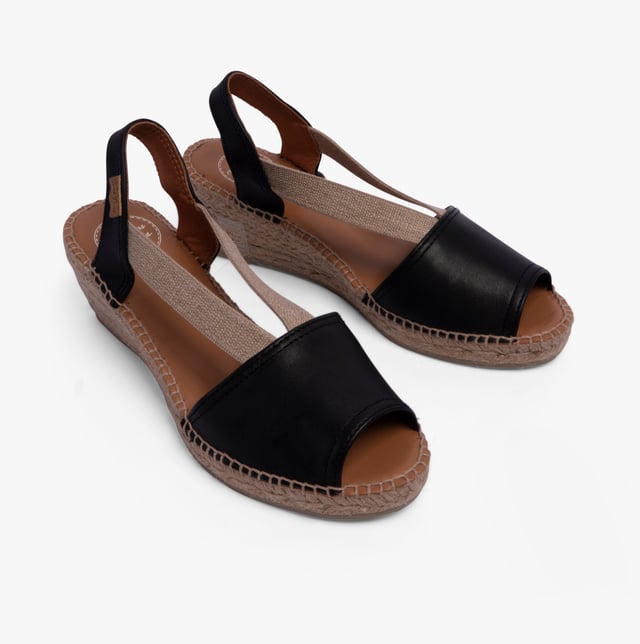 TEIDE-P Womens Espadrille Sandals Black Toni Pons TEIDE-P Womens Espadrille Sandals Black
Upper Material: Leather
Lining Material: Leather
Sole Material: Rubber
Closure/Fastening: Slip-On
Features: Comfort,Breathable
Heel Type: Wedge
Shoe Width: Regular
Item Weight: 1 KG
Heel Height: Low (2.5-4.9cm)
Sandal Style: Sandals
Gift Boxed: No
Product Code: TEIDE-P-BLACK