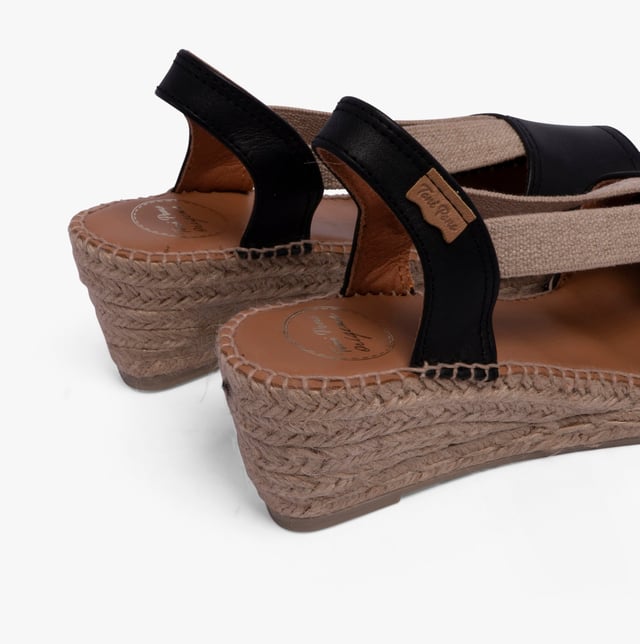 TEIDE-P Womens Espadrille Sandals Black Toni Pons TEIDE-P Womens Espadrille Sandals Black
Upper Material: Leather
Lining Material: Leather
Sole Material: Rubber
Closure/Fastening: Slip-On
Features: Comfort,Breathable
Heel Type: Wedge
Shoe Width: Regular
Item Weight: 1 KG
Heel Height: Low (2.5-4.9cm)
Sandal Style: Sandals
Gift Boxed: No
Product Code: TEIDE-P-BLACK