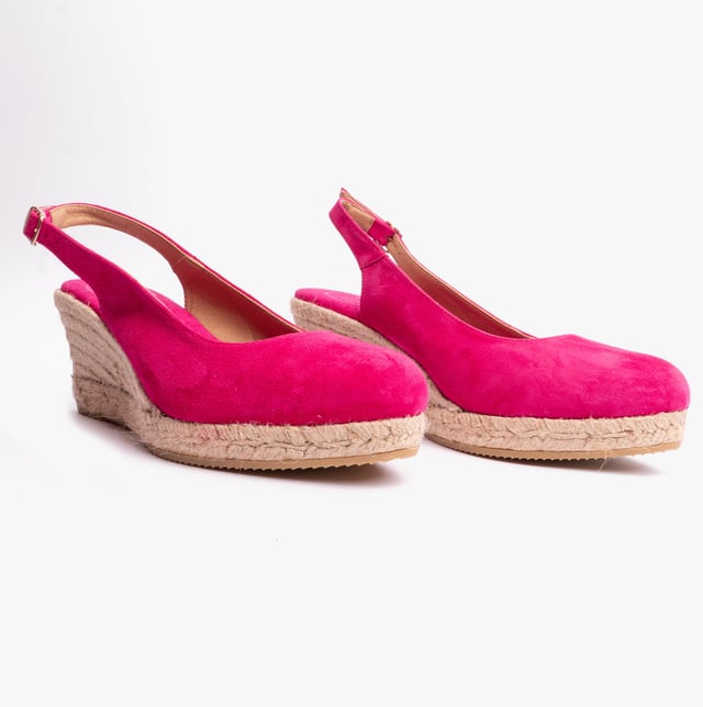 Toni Pons BREMEN Womens Espadrille Fuchsia

 Upper Material: Suede

Lining Material: Textile

Closure/Fastening: Buckle

Features: Comfort,Slip Resistant

Heel Type: Wedge

Toe Shape: Round

Shoe Width: Regular

Item Weight: 1 KG

Heel Height: High (7.5-9.9cm)

Sandal Style: Closed Toe

Gift Boxed: No
Product Code: BREMEN-FUCHSIA