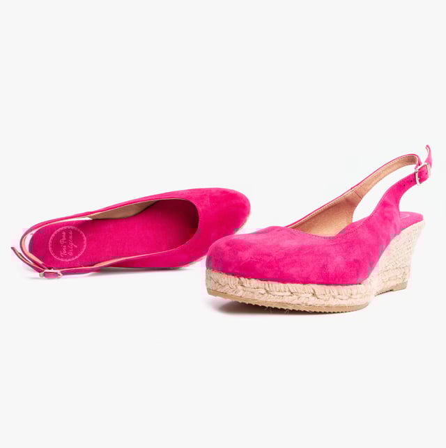Toni Pons BREMEN Womens Espadrille Fuchsia

 Upper Material: Suede

Lining Material: Textile

Closure/Fastening: Buckle

Features: Comfort,Slip Resistant

Heel Type: Wedge

Toe Shape: Round

Shoe Width: Regular

Item Weight: 1 KG

Heel Height: High (7.5-9.9cm)

Sandal Style: Closed Toe

Gift Boxed: No
Product Code: BREMEN-FUCHSIA