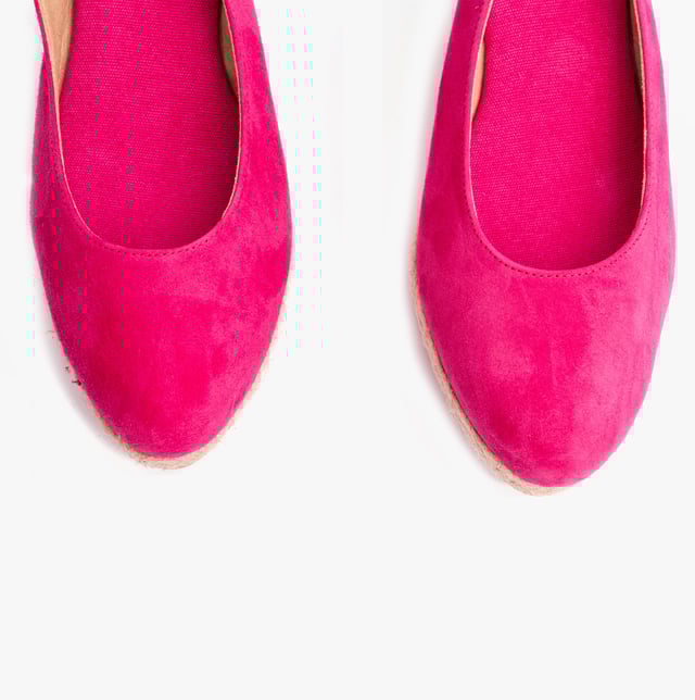 Toni Pons BREMEN Womens Espadrille Fuchsia

 Upper Material: Suede

Lining Material: Textile

Closure/Fastening: Buckle

Features: Comfort,Slip Resistant

Heel Type: Wedge

Toe Shape: Round

Shoe Width: Regular

Item Weight: 1 KG

Heel Height: High (7.5-9.9cm)

Sandal Style: Closed Toe

Gift Boxed: No
Product Code: BREMEN-FUCHSIA