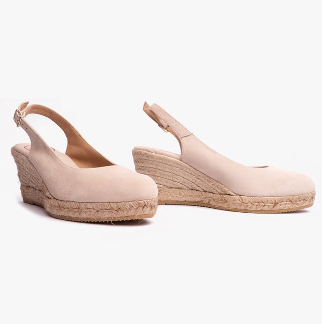 Toni Pons BREMEN Womens Espadrilles Stone

 Upper Material: Suede

Lining Material: Textile

Sole Material: Rubber

Closure/Fastening: Buckle

Features: Comfort,Breathable

Heel Type: Wedge

Toe Shape: Round

Shoe Width: Regular

Item Weight: 1 KG

Heel Height: Medium (5-7.4cm)

Sandal Style: Sandals

Gift Boxed: No
Product Code: BREMEN-STONE