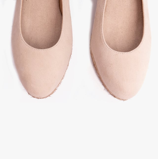 Toni Pons BREMEN Womens Espadrilles Stone

 Upper Material: Suede

Lining Material: Textile

Sole Material: Rubber

Closure/Fastening: Buckle

Features: Comfort,Breathable

Heel Type: Wedge

Toe Shape: Round

Shoe Width: Regular

Item Weight: 1 KG

Heel Height: Medium (5-7.4cm)

Sandal Style: Sandals

Gift Boxed: No
Product Code: BREMEN-STONE
