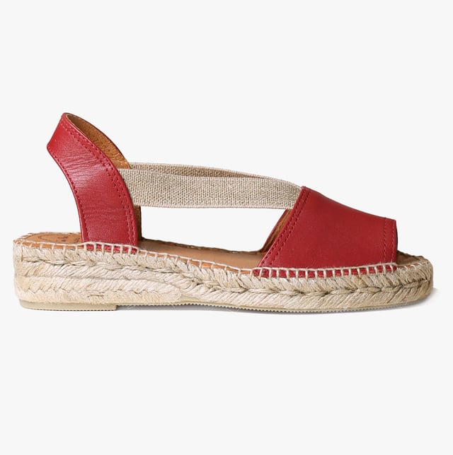Toni Pons ETNA Womens Espadrille Red

 Upper Material: Leather

Lining Material: Leather

Sole Material: Synthetic

Closure/Fastening: Slip-On

Features: Comfort,Breathable

Heel Type: Wedge

Shoe Width: Regular

Item Weight: 1 KG

Heel Height: Low (2.5-4.9cm)

Sandal Style: Sandals

Gift Boxed: No
Product Code: ETNA-RED
