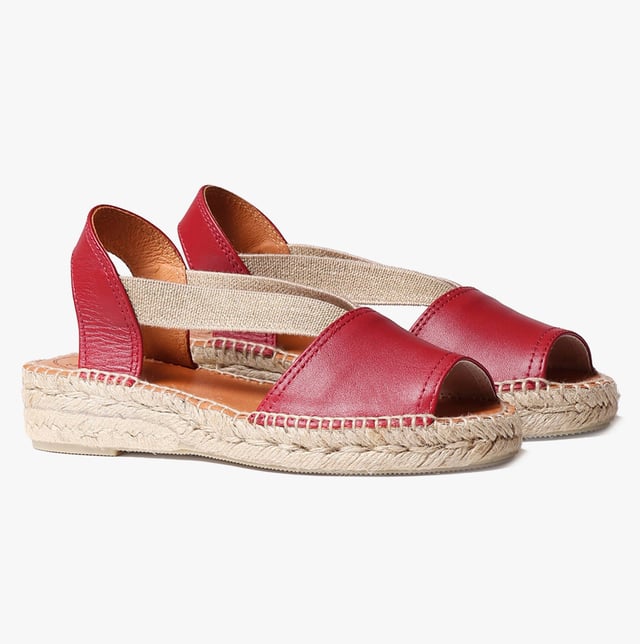 Toni Pons ETNA Womens Espadrille Red

 Upper Material: Leather

Lining Material: Leather

Sole Material: Synthetic

Closure/Fastening: Slip-On

Features: Comfort,Breathable

Heel Type: Wedge

Shoe Width: Regular

Item Weight: 1 KG

Heel Height: Low (2.5-4.9cm)

Sandal Style: Sandals

Gift Boxed: No
Product Code: ETNA-RED