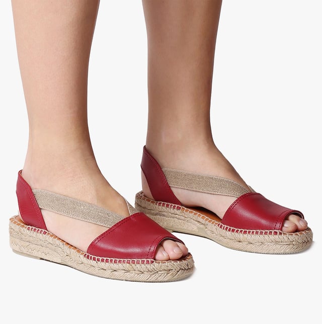 Toni Pons ETNA Womens Espadrille Red

 Upper Material: Leather

Lining Material: Leather

Sole Material: Synthetic

Closure/Fastening: Slip-On

Features: Comfort,Breathable

Heel Type: Wedge

Shoe Width: Regular

Item Weight: 1 KG

Heel Height: Low (2.5-4.9cm)

Sandal Style: Sandals

Gift Boxed: No
Product Code: ETNA-RED