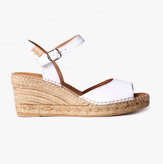 SIA-P Womens Espadrille Sandals White Toni Pons SIA-P Womens Espadrille Sandals White
Upper Material: Leather
Lining Material: Leather
Sole Material: Rubber
Closure/Fastening: Buckle
Features: Comfort,Breathable
Heel Type: Wedge
Shoe Width: Regular
Item Weight: 1 KG
Heel Height: Medium (5-7.4cm)
Sandal Style: Sandals
Gift Boxed: No
Product Code: SIA-P-WHITE