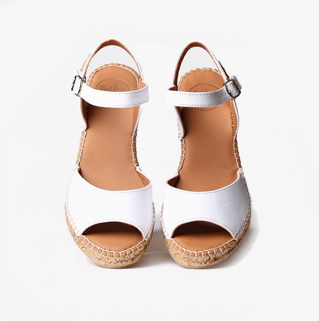 SIA-P Womens Espadrille Sandals White Toni Pons SIA-P Womens Espadrille Sandals White
Upper Material: Leather
Lining Material: Leather
Sole Material: Rubber
Closure/Fastening: Buckle
Features: Comfort,Breathable
Heel Type: Wedge
Shoe Width: Regular
Item Weight: 1 KG
Heel Height: Medium (5-7.4cm)
Sandal Style: Sandals
Gift Boxed: No
Product Code: SIA-P-WHITE