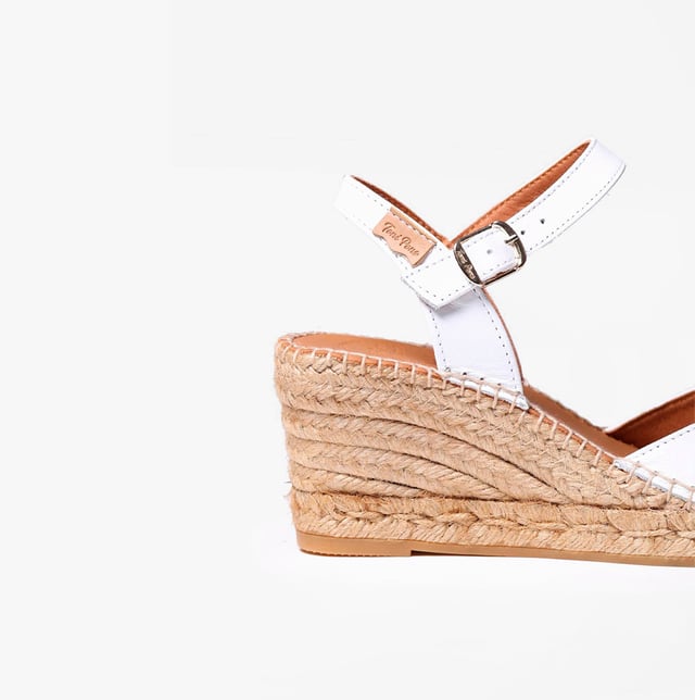 SIA-P Womens Espadrille Sandals White Toni Pons SIA-P Womens Espadrille Sandals White
Upper Material: Leather
Lining Material: Leather
Sole Material: Rubber
Closure/Fastening: Buckle
Features: Comfort,Breathable
Heel Type: Wedge
Shoe Width: Regular
Item Weight: 1 KG
Heel Height: Medium (5-7.4cm)
Sandal Style: Sandals
Gift Boxed: No
Product Code: SIA-P-WHITE