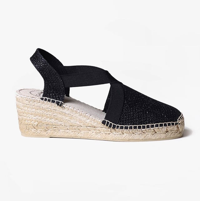 Toni Pons TRITON Womens Espadrille Sandals Black

 Upper Material: Cotton/Fabric

Lining Material: Fabric

Sole Material: Rubber

Closure/Fastening: Slip-On

Features: Comfort,Vegan,Breathable

Heel Type: Wedge

Toe Shape: Round

Shoe Width: Regular

Item Weight: 1 KG

Heel Height: Low (2.5-4.9cm)

Sandal Style: Sandals

Gift Boxed: No
Product Code: TRITON-BLACK