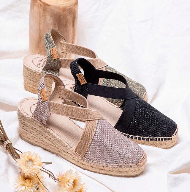 Toni Pons TRITON Womens Espadrille Sandals Black

 Upper Material: Cotton/Fabric

Lining Material: Fabric

Sole Material: Rubber

Closure/Fastening: Slip-On

Features: Comfort,Vegan,Breathable

Heel Type: Wedge

Toe Shape: Round

Shoe Width: Regular

Item Weight: 1 KG

Heel Height: Low (2.5-4.9cm)

Sandal Style: Sandals

Gift Boxed: No
Product Code: TRITON-BLACK