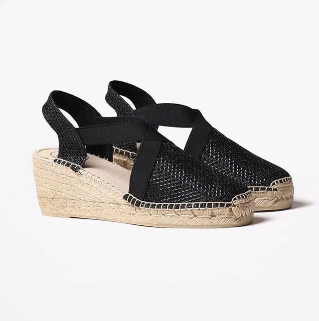 Toni Pons TRITON Womens Espadrille Sandals Black

 Upper Material: Cotton/Fabric

Lining Material: Fabric

Sole Material: Rubber

Closure/Fastening: Slip-On

Features: Comfort,Vegan,Breathable

Heel Type: Wedge

Toe Shape: Round

Shoe Width: Regular

Item Weight: 1 KG

Heel Height: Low (2.5-4.9cm)

Sandal Style: Sandals

Gift Boxed: No
Product Code: TRITON-BLACK