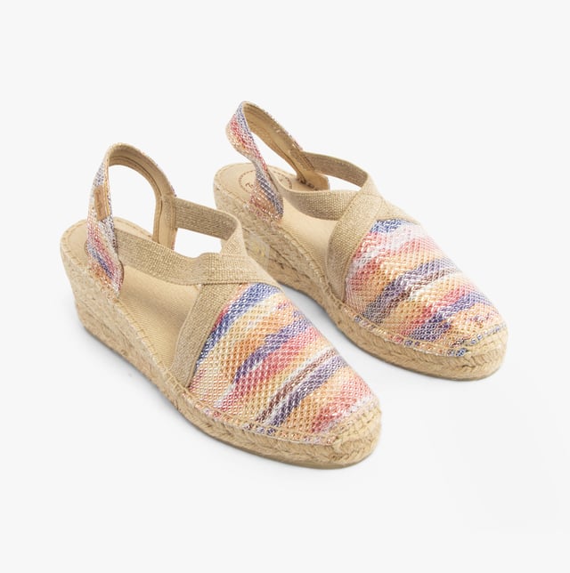 Toni Pons TRITON Ladies Vegan Wedge Espadrilles Multi

 Upper Material: Cotton

Lining Material: Textile

Sole Material: Rubber

Closure/Fastening: Slip-On

Features: Lightweight,Vegan,Comfort,Breathable

Heel Type: Wedge

Toe Shape: Round

Shoe Width: Regular

Item Weight: 0.5 KG

Heel Height: Low (2.5-4.9cm)

Sandal Style: Sandals

Gift Boxed: No
Product Code: TRITON-MULTI