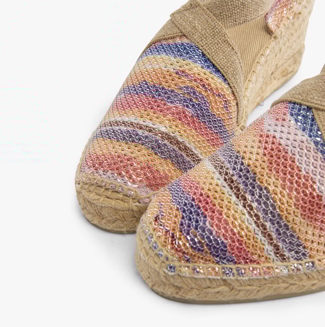 Toni Pons TRITON Ladies Vegan Wedge Espadrilles Multi

 Upper Material: Cotton

Lining Material: Textile

Sole Material: Rubber

Closure/Fastening: Slip-On

Features: Lightweight,Vegan,Comfort,Breathable

Heel Type: Wedge

Toe Shape: Round

Shoe Width: Regular

Item Weight: 0.5 KG

Heel Height: Low (2.5-4.9cm)

Sandal Style: Sandals

Gift Boxed: No
Product Code: TRITON-MULTI