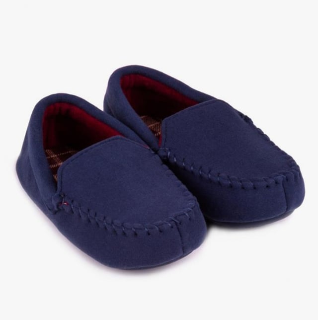Totes Isotoner Totes Isotoner MOLESKIN CHECK LINED Boys Moccasin Slippers Navy

 Upper Material: Polyester

Lining Material: Polyester

Sole Material: TPR

Closure/Fastening: Slip-On

Features: Warm Lining,Comfort,Breathable

Toe Shape: Round

Shoe Width: Regular

Item Weight: 0.64 KG

Heel Height: Flat (Under 2.5cm)

Shoe Shaft Height: Low Top

Slipper Style: Moccasin

Gift Boxed: No
Product Code: 3171FNAV