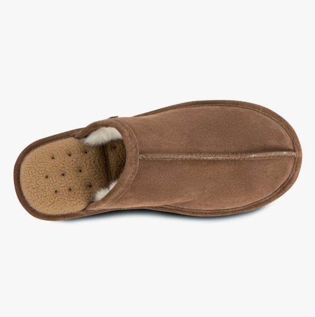 Totes Isotoner Totes Isotoner Mens Memory Foam Mule Slippers Tan

 Upper Material: Suede

Lining Material: Polyester

Sole Material: TPR/Textile

Closure/Fastening: Slip-On

Features: Comfort,Memory Foam,Warm Lining,Padded Footbed

Toe Shape: Round

Shoe Width: Regular

Item Weight: 0.49 KG

Heel Height: Flat (Under 2.5cm)

Slipper Style: Mule

Gift Boxed: No
Product Code: 99373TAN