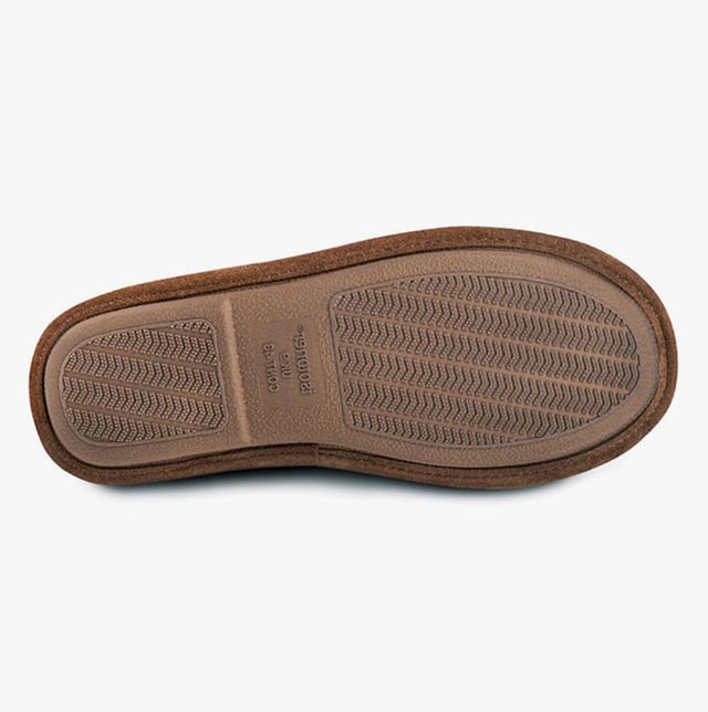 Totes Isotoner Totes Isotoner Mens Memory Foam Mule Slippers Tan

 Upper Material: Suede

Lining Material: Polyester

Sole Material: TPR/Textile

Closure/Fastening: Slip-On

Features: Comfort,Memory Foam,Warm Lining,Padded Footbed

Toe Shape: Round

Shoe Width: Regular

Item Weight: 0.49 KG

Heel Height: Flat (Under 2.5cm)

Slipper Style: Mule

Gift Boxed: No
Product Code: 99373TAN