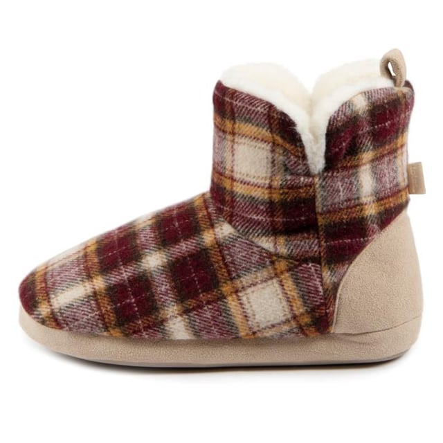 Totes Toasties Totes Toasties TARTAN Womens Bootie Slippers Multi

 Upper Material: Textile

Lining Material: Faux Fur

Sole Material: Synthetic

Closure/Fastening: Pull-On

Features: Comfort,Warm Lining

Toe Shape: Round

Shoe Width: Regular

Item Weight: 0.15 KG

Heel Height: Flat (Under 2.5cm)

Shoe Shaft Height: Ankle

Slipper Style: Slipper Boot

Gift Boxed: Yes
Product Code: 3214FMUL