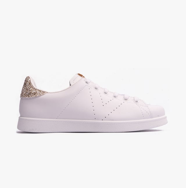 Victoria TENIS LEATHER &amp; GLITTER Womens Trainers Cava

 Upper Material: Leather/Synthetic

Lining Material: Textile

Sole Material: PVC

Closure/Fastening: Lace-Up

Features: Comfort

Toe Shape: Round

Shoe Width: Regular

Item Weight: 1 KG

Heel Height: Flat (Under 2.5cm)

Shoe Shaft Height: Low Top

Trainer Style: Casual

Gift Boxed: No
Product Code: 1125104/CAVA