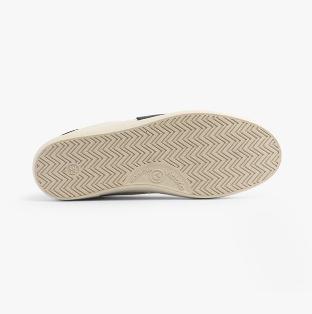 Victoria BERLIN LEATHER &amp; SPLIT Womens Trainers Marino

 Upper Material: Leather

Lining Material: Textile

Sole Material: Rubber

Closure/Fastening: Lace-Up

Features: Comfort

Toe Shape: Round

Shoe Width: Regular

Item Weight: 0.5 KG

Heel Height: Flat (Under 2.5cm)

Shoe Shaft Height: Low Top

Trainer Style: Casual

Gift Boxed: No
Product Code: 1126142/MARINO