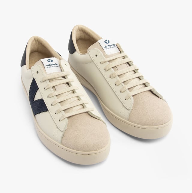 Victoria BERLIN LEATHER &amp; SPLIT Womens Trainers Marino

 Upper Material: Leather

Lining Material: Textile

Sole Material: Rubber

Closure/Fastening: Lace-Up

Features: Comfort

Toe Shape: Round

Shoe Width: Regular

Item Weight: 0.5 KG

Heel Height: Flat (Under 2.5cm)

Shoe Shaft Height: Low Top

Trainer Style: Casual

Gift Boxed: No
Product Code: 1126142/MARINO