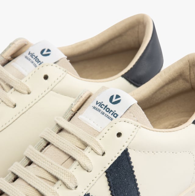 Victoria BERLIN LEATHER &amp; SPLIT Womens Trainers Marino

 Upper Material: Leather

Lining Material: Textile

Sole Material: Rubber

Closure/Fastening: Lace-Up

Features: Comfort

Toe Shape: Round

Shoe Width: Regular

Item Weight: 0.5 KG

Heel Height: Flat (Under 2.5cm)

Shoe Shaft Height: Low Top

Trainer Style: Casual

Gift Boxed: No
Product Code: 1126142/MARINO