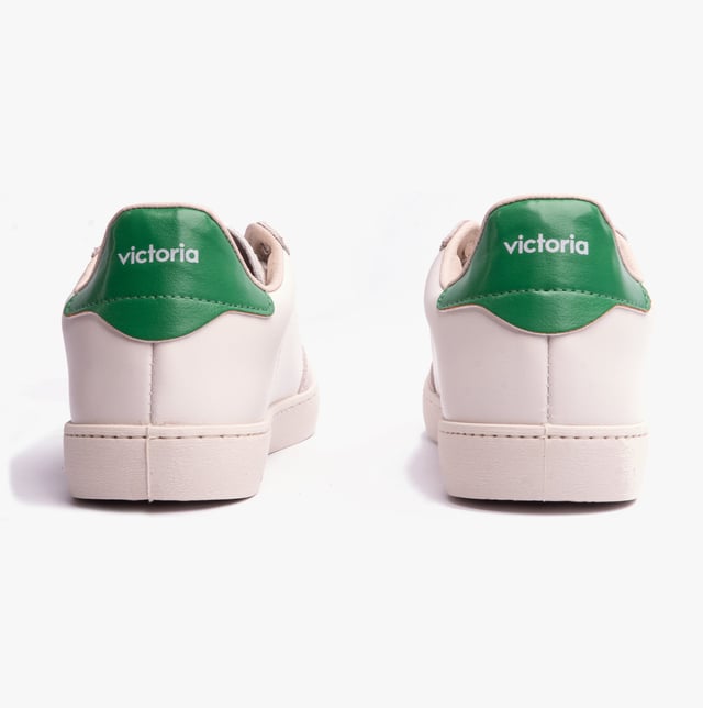 Victoria BERLIN FAUX LEATHER &amp; SPLIT Womens Trainers Verde

 Upper Material: Faux Leather

Lining Material: Textile

Sole Material: PVC

Closure/Fastening: Lace-Up

Features: Comfort

Toe Shape: Round

Shoe Width: Regular

Item Weight: 1 KG

Heel Height: Flat (Under 2.5cm)

Shoe Shaft Height: Low Top

Trainer Style: Casual

Gift Boxed: No
Product Code: 1126184/VERDE