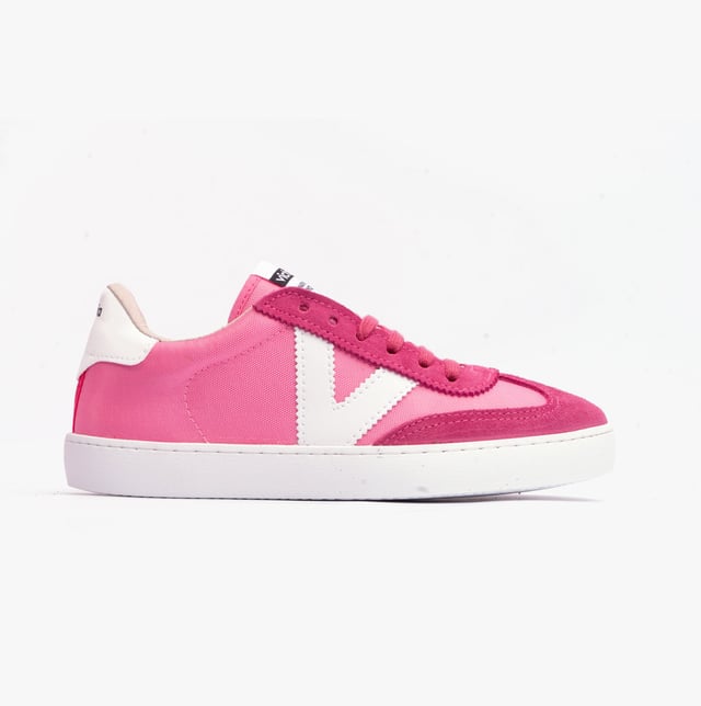 Victoria BERLIN SPLIT LEATHER &amp; NYLON Womens Trainers Fucsia

 Upper Material: Leather/Textile

Lining Material: Textile

Sole Material: PVC

Closure/Fastening: Lace-Up

Features: Comfort

Toe Shape: Round

Shoe Width: Regular

Item Weight: 1 KG

Heel Height: Flat (Under 2.5cm)

Shoe Shaft Height: Low Top

Trainer Style: Casual

Gift Boxed: No
Product Code: 1126193/FUCSIA