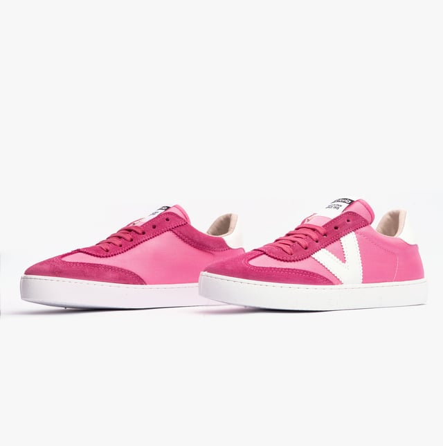 Victoria BERLIN SPLIT LEATHER &amp; NYLON Womens Trainers Fucsia

 Upper Material: Leather/Textile

Lining Material: Textile

Sole Material: PVC

Closure/Fastening: Lace-Up

Features: Comfort

Toe Shape: Round

Shoe Width: Regular

Item Weight: 1 KG

Heel Height: Flat (Under 2.5cm)

Shoe Shaft Height: Low Top

Trainer Style: Casual

Gift Boxed: No
Product Code: 1126193/FUCSIA