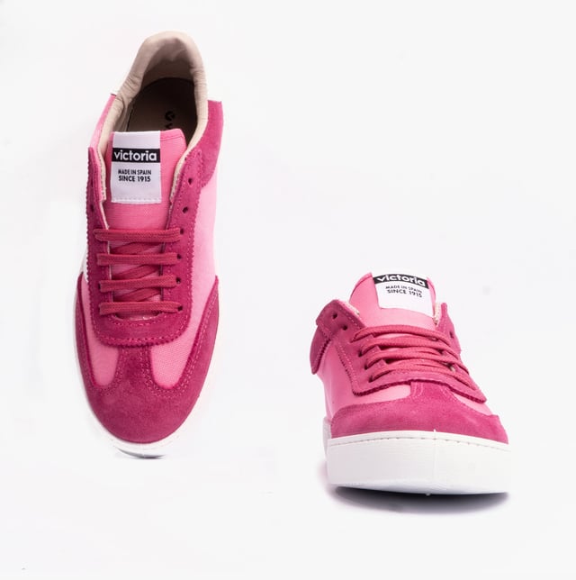 Victoria BERLIN SPLIT LEATHER &amp; NYLON Womens Trainers Fucsia

 Upper Material: Leather/Textile

Lining Material: Textile

Sole Material: PVC

Closure/Fastening: Lace-Up

Features: Comfort

Toe Shape: Round

Shoe Width: Regular

Item Weight: 1 KG

Heel Height: Flat (Under 2.5cm)

Shoe Shaft Height: Low Top

Trainer Style: Casual

Gift Boxed: No
Product Code: 1126193/FUCSIA