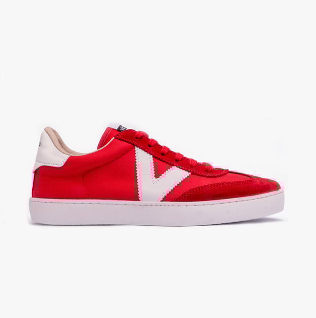 Victoria BERLIN SPLIT LEATHER &amp; NYLON Womens Trainers Rojo

 Upper Material: Leather/Textile

Lining Material: Textile

Sole Material: PVC

Closure/Fastening: Lace-Up

Features: Comfort

Toe Shape: Round

Shoe Width: Regular

Item Weight: 1 KG

Heel Height: Flat (Under 2.5cm)

Shoe Shaft Height: Low Top

Trainer Style: Casual

Gift Boxed: No
Product Code: 1126193/ROJO