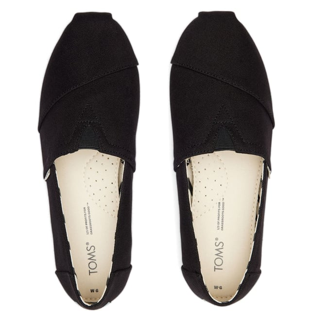 Our day one women's Alpargata slip-on is now designed with materials to bring maximum comfort to your day-to-day shoe. Step into these espadrilles in black recycled cotton canvas, and spark change with every stride.