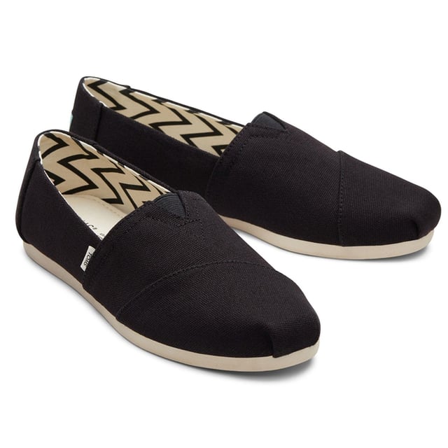 Our day one women's Alpargata slip-on is now designed with materials to bring maximum comfort to your day-to-day shoe. Step into these espadrilles in black recycled cotton canvas, and spark change with every stride.