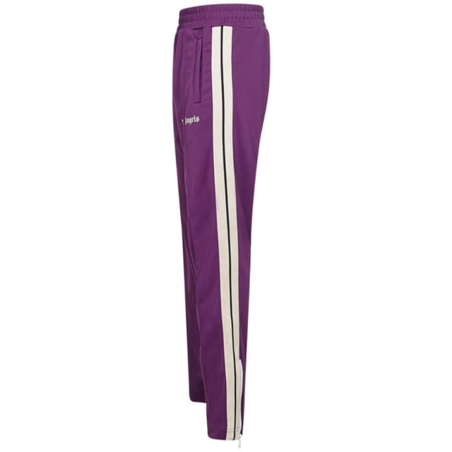Palm Angels Classic Track Jogginghose in Lila, hergestellt in Italien, weißes Streifendetail, normale Passform mit geradem Beinabschluss, Bündchen an der Taille, charakteristisches Gothic-Print-Branding, lila Jogginghose