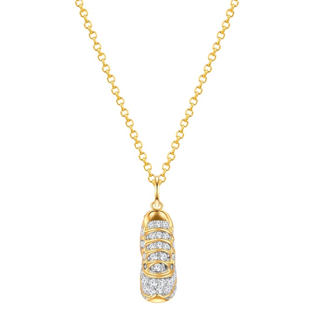 Do you love figurative motif jewelry with playful vibes and a lot of glamor? This chain of the Label Glapps Munich scores with a very special 3D trailer at fashionistas: a miniature sneaker dangles on a delicate anchor chain, lushly decorated with sparkling zirconia crystals in a diamond cut. An extension chain with a spring ring closure ensures high wearing comfort and a perfect seat in the cleavage. The chain and trailer are made of sterling silver and refined with shimmering yellow gold. The chain enhances every look and is an enrichment for your jewelry box.