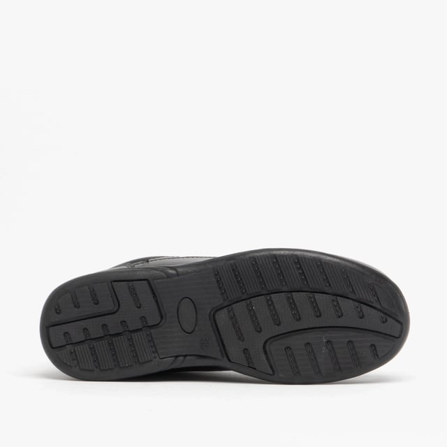 Mirak ADAM Boys Leather School Shoes Black

 Upper Material: Leather

Closure/Fastening: Lace-Up

Features: Comfort

Toe Shape: Round

Shoe Width: Regular

Item Weight: 0.674 KG

Heel Height: Flat (Under 2.5cm)

Shoe Style: School

Gift Boxed: No
Product Code: 25883-43179