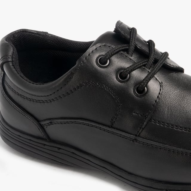 Mirak ADAM Boys Leather School Shoes Black

 Upper Material: Leather

Closure/Fastening: Lace-Up

Features: Comfort

Toe Shape: Round

Shoe Width: Regular

Item Weight: 0.674 KG

Heel Height: Flat (Under 2.5cm)

Shoe Style: School

Gift Boxed: No
Product Code: 25883-43179