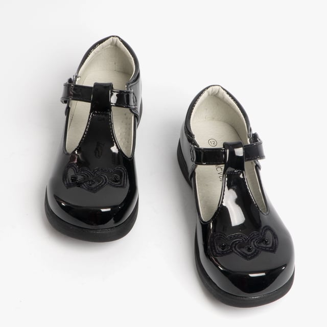 Give your youngster premium comfort and secure closure with these Boulevard Sophie shoes. Pair up with any dress wear to give your little ones outfit a boost in style.
- Synthetic upper
- Touch fasten 
- Padded footbed
- Durable outsole