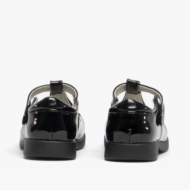 Give your youngster premium comfort and secure closure with these Boulevard Sophie shoes. Pair up with any dress wear to give your little ones outfit a boost in style.
- Synthetic upper
- Touch fasten 
- Padded footbed
- Durable outsole