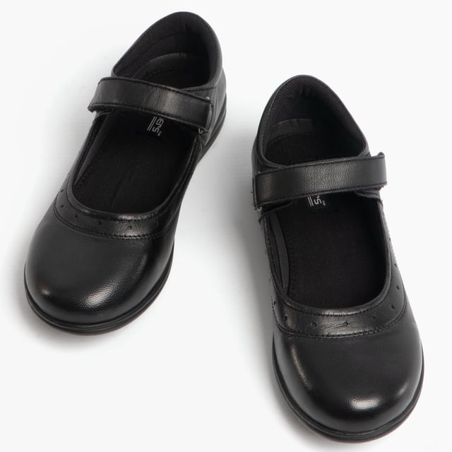 Roamers ELSA Girls Leather Touch Fasten Mary Jane Shoes Black

 Upper Material: Leather

Closure/Fastening: Touch Fasten

Features: Comfort

Toe Shape: Round

Shoe Width: Regular

Item Weight: 0.4 KG

Heel Height: Flat (Under 2.5cm)

Shoe Style: Mary Jane

Gift Boxed: No
Product Code: G859A