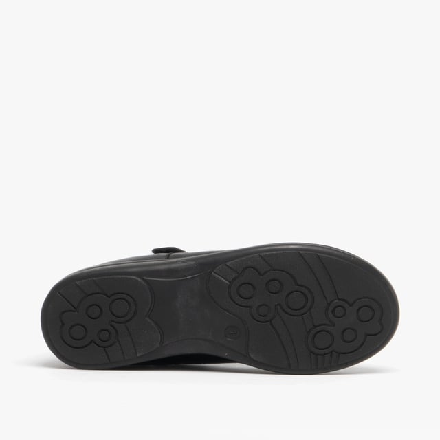 Roamers ELSA Girls Leather Touch Fasten Mary Jane Shoes Black

 Upper Material: Leather

Closure/Fastening: Touch Fasten

Features: Comfort

Toe Shape: Round

Shoe Width: Regular

Item Weight: 0.4 KG

Heel Height: Flat (Under 2.5cm)

Shoe Style: Mary Jane

Gift Boxed: No
Product Code: G859A