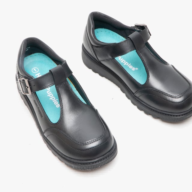 Hush Puppies KERRY Girls School Shoes Black

 Upper Material: Leather

Lining Material: Textile

Sole Material: TPR

Closure/Fastening: Buckle

Features: Comfort,Breathable

Toe Shape: Round

Shoe Width: Regular

Item Weight: 0.945 KG

Heel Height: Low (2.5-4.9cm)

Shoe Style: School

Gift Boxed: No
Product Code: 30818-52643