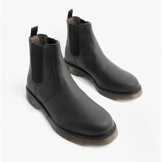 STB STB ELLIS Unisex Leather Air Cushioned Dealer Boots Waxy Black

 Upper Material: Leather

Lining Material: Textile

Sole Material: Synthetic

Closure/Fastening: Slip-On

Features: Comfort,Breathable

Toe Shape: Round

Shoe Width: Regular

Item Weight: 1.66 KG

Heel Height: Flat (Under 2.5cm)

Shoe Shaft Height: Ankle

Boot Style: Occupational/Non-Safety Boots

Safety Features: Water Resistant
Product Code: ELLIS/BLK