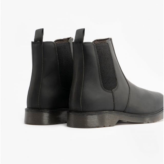 STB STB ELLIS Unisex Leather Air Cushioned Dealer Boots Waxy Black

 Upper Material: Leather

Lining Material: Textile

Sole Material: Synthetic

Closure/Fastening: Slip-On

Features: Comfort,Breathable

Toe Shape: Round

Shoe Width: Regular

Item Weight: 1.66 KG

Heel Height: Flat (Under 2.5cm)

Shoe Shaft Height: Ankle

Boot Style: Occupational/Non-Safety Boots

Safety Features: Water Resistant
Product Code: ELLIS/BLK