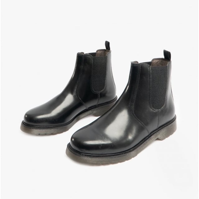 STB STB ELLIS Unisex Leather Air Cushioned Dealer Boots Polished Black

 Upper Material: Leather

Lining Material: Textile

Sole Material: Synthetic

Closure/Fastening: Slip-On

Features: Comfort,Breathable

Toe Shape: Round

Shoe Width: Regular

Item Weight: 1.66 KG

Heel Height: Flat (Under 2.5cm)

Shoe Shaft Height: Ankle

Boot Style: Occupational/Non-Safety Boots

Safety Features: Water Resistant
Product Code: ELLIS/PBLK