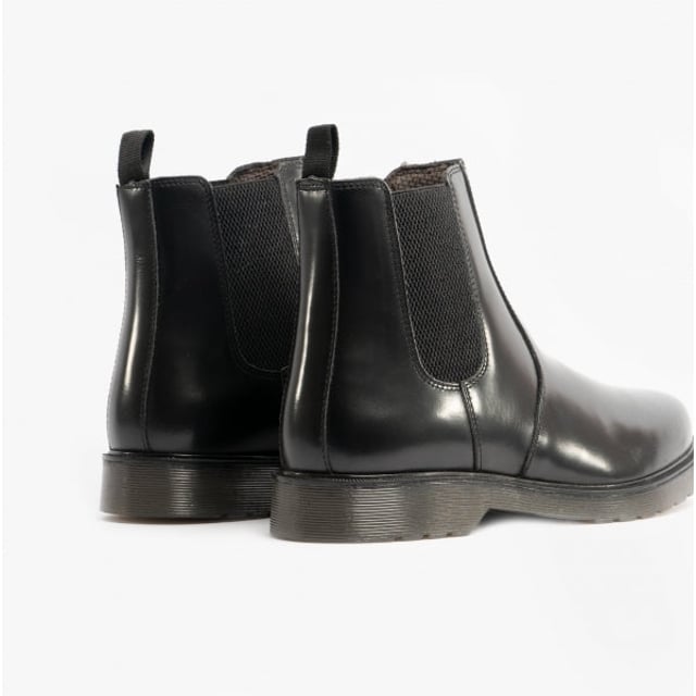 STB STB ELLIS Unisex Leather Air Cushioned Dealer Boots Polished Black

 Upper Material: Leather

Lining Material: Textile

Sole Material: Synthetic

Closure/Fastening: Slip-On

Features: Comfort,Breathable

Toe Shape: Round

Shoe Width: Regular

Item Weight: 1.66 KG

Heel Height: Flat (Under 2.5cm)

Shoe Shaft Height: Ankle

Boot Style: Occupational/Non-Safety Boots

Safety Features: Water Resistant
Product Code: ELLIS/PBLK
