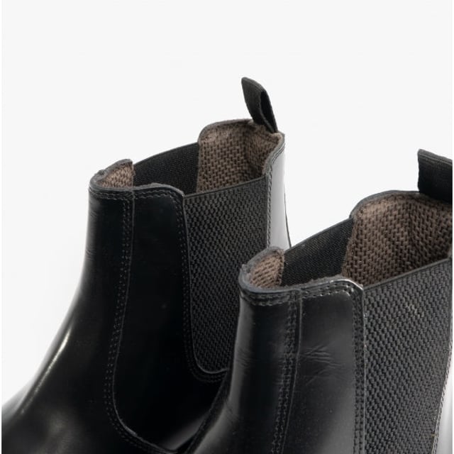 STB STB ELLIS Unisex Leather Air Cushioned Dealer Boots Polished Black

 Upper Material: Leather

Lining Material: Textile

Sole Material: Synthetic

Closure/Fastening: Slip-On

Features: Comfort,Breathable

Toe Shape: Round

Shoe Width: Regular

Item Weight: 1.66 KG

Heel Height: Flat (Under 2.5cm)

Shoe Shaft Height: Ankle

Boot Style: Occupational/Non-Safety Boots

Safety Features: Water Resistant
Product Code: ELLIS/PBLK
